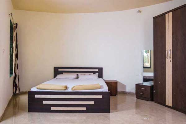 02-couple-room